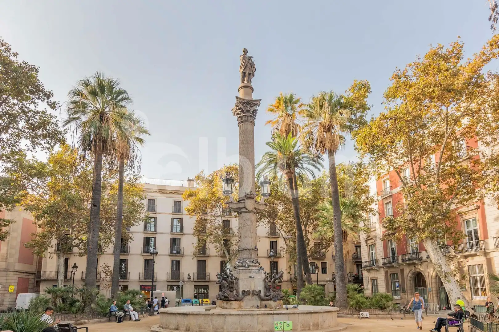 Vista exterior de Edifici en venda en Barcelona