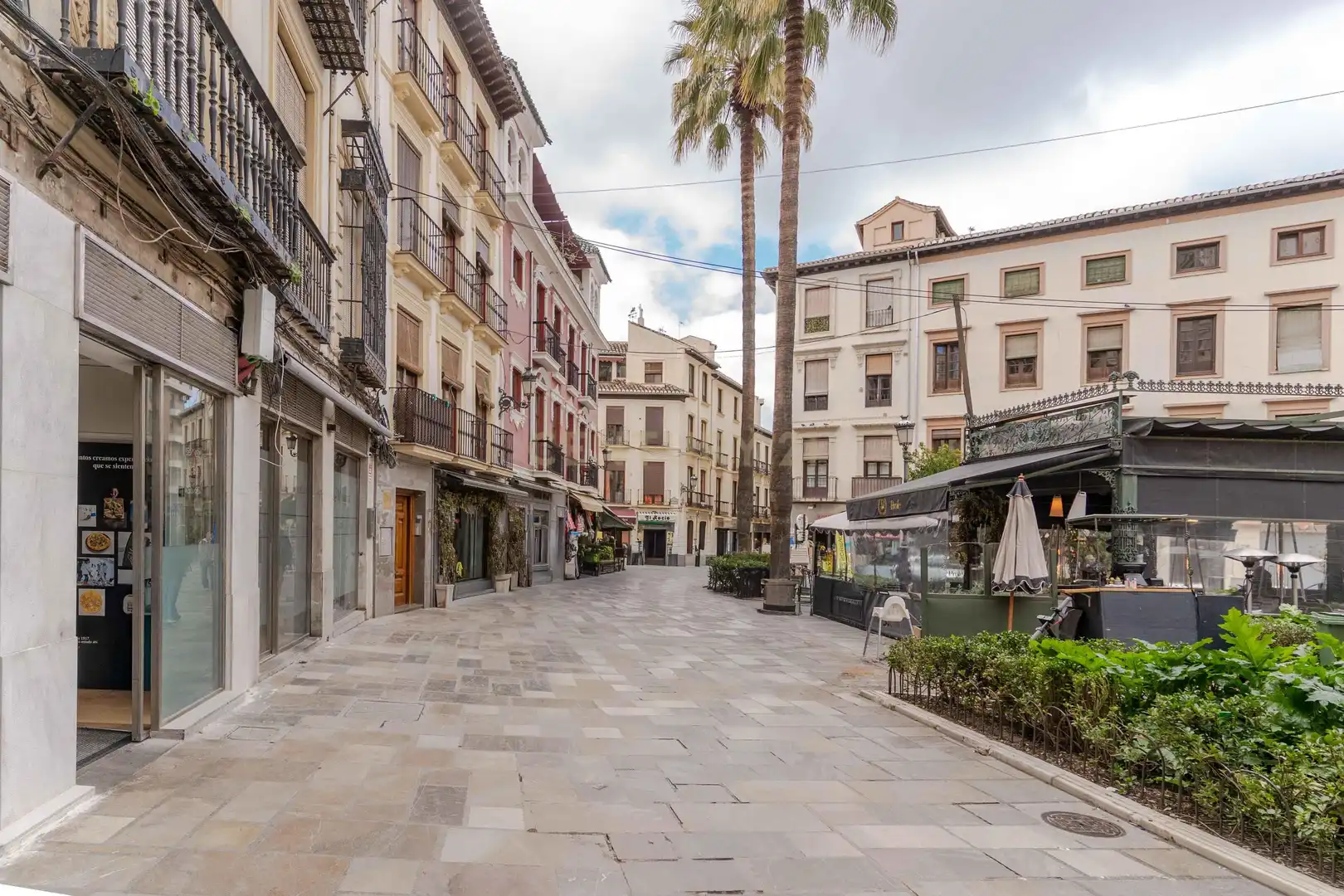 Exterior view of Apartments for sale in Granada  with Oven, Washing machine and Microwave