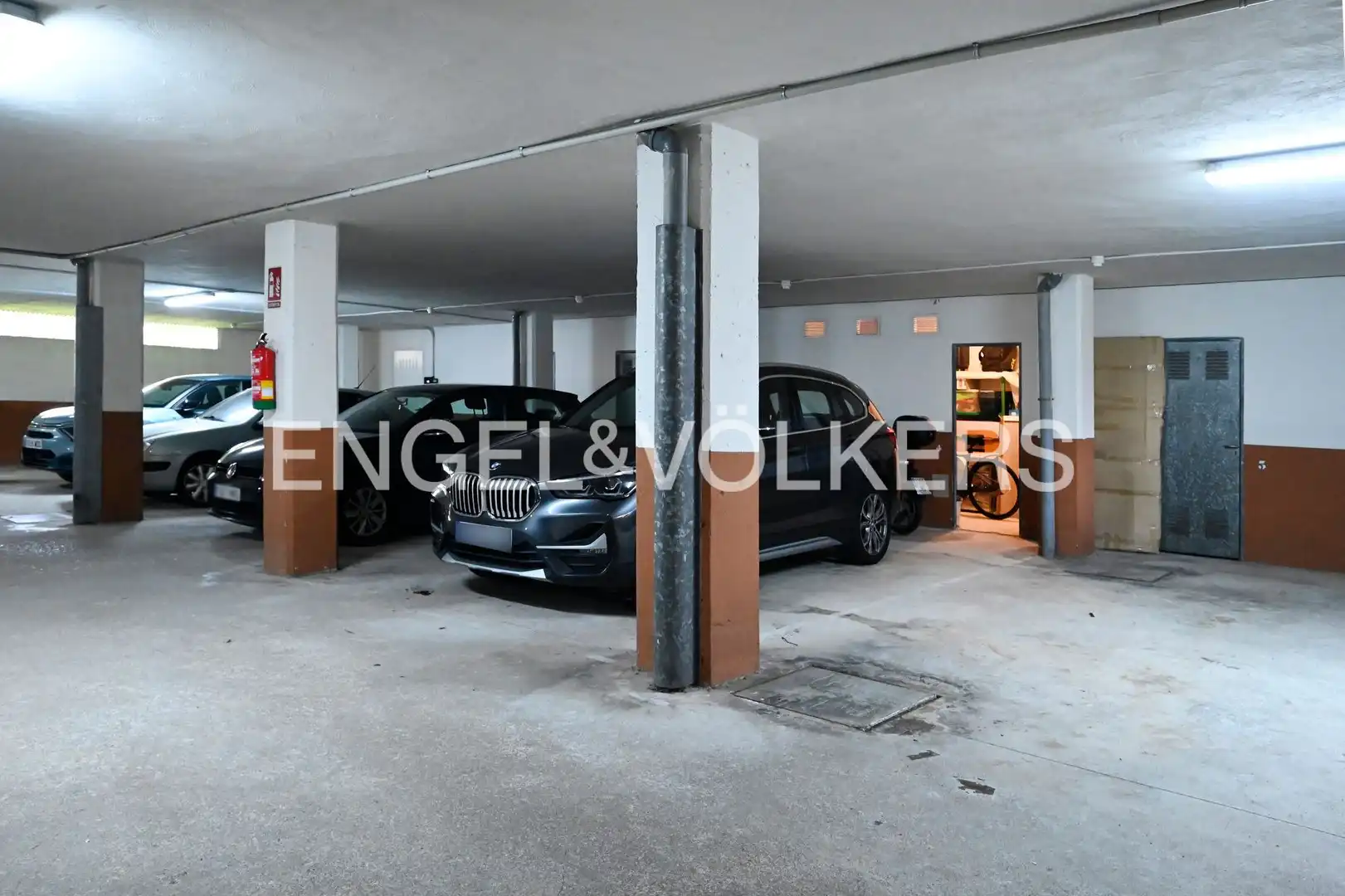 Parkplatz von Wohnung zum Verkauf in Santander mit Heizung, Privatgarten und Abstellraum