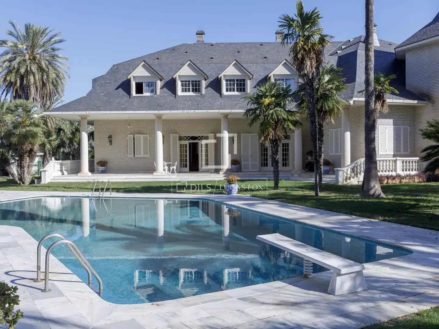 Piscina de Casa o chalet en venta en La Pobla de Vallbona con Aire acondicionado, Calefacción y Jardín privado