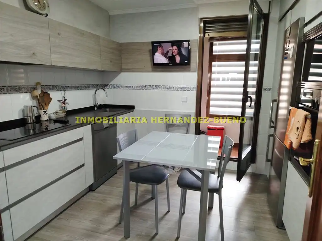 Cocina de Piso en venta en Salamanca con Calefacción, Trastero y Amueblado