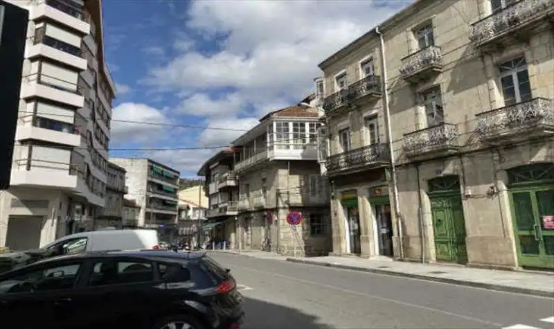 Vista exterior de Casa adosada en venda en Ribadavia amb Traster i Alarma