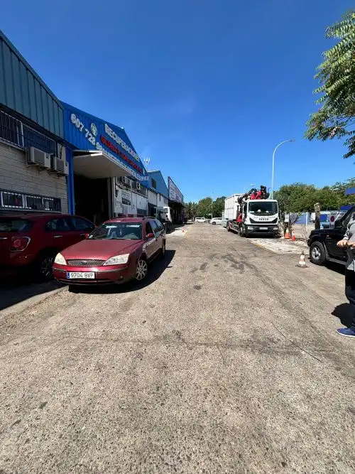 Parkplatz von Fabrikhallen zum Verkauf in Madrid