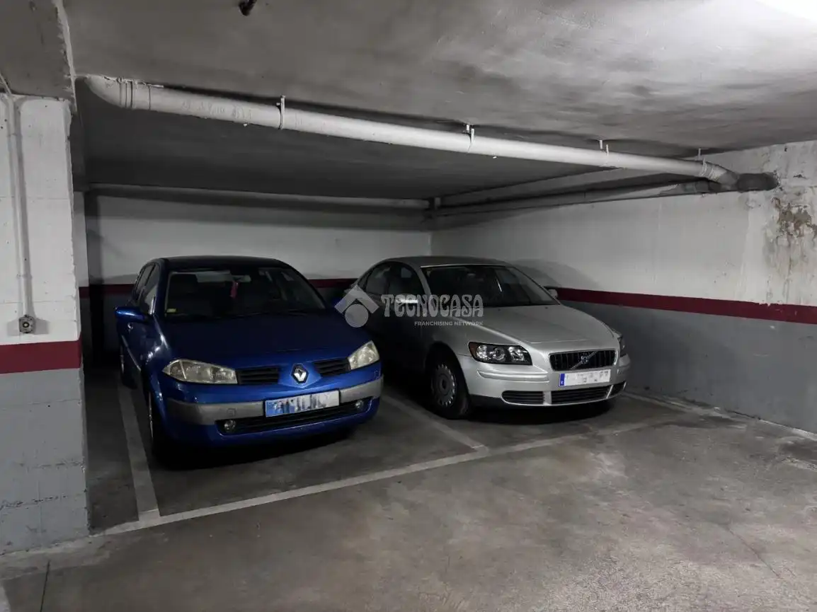 Parkplatz von Wohnung zum Verkauf in León Capital  mit Heizung, Terrasse und Abstellraum