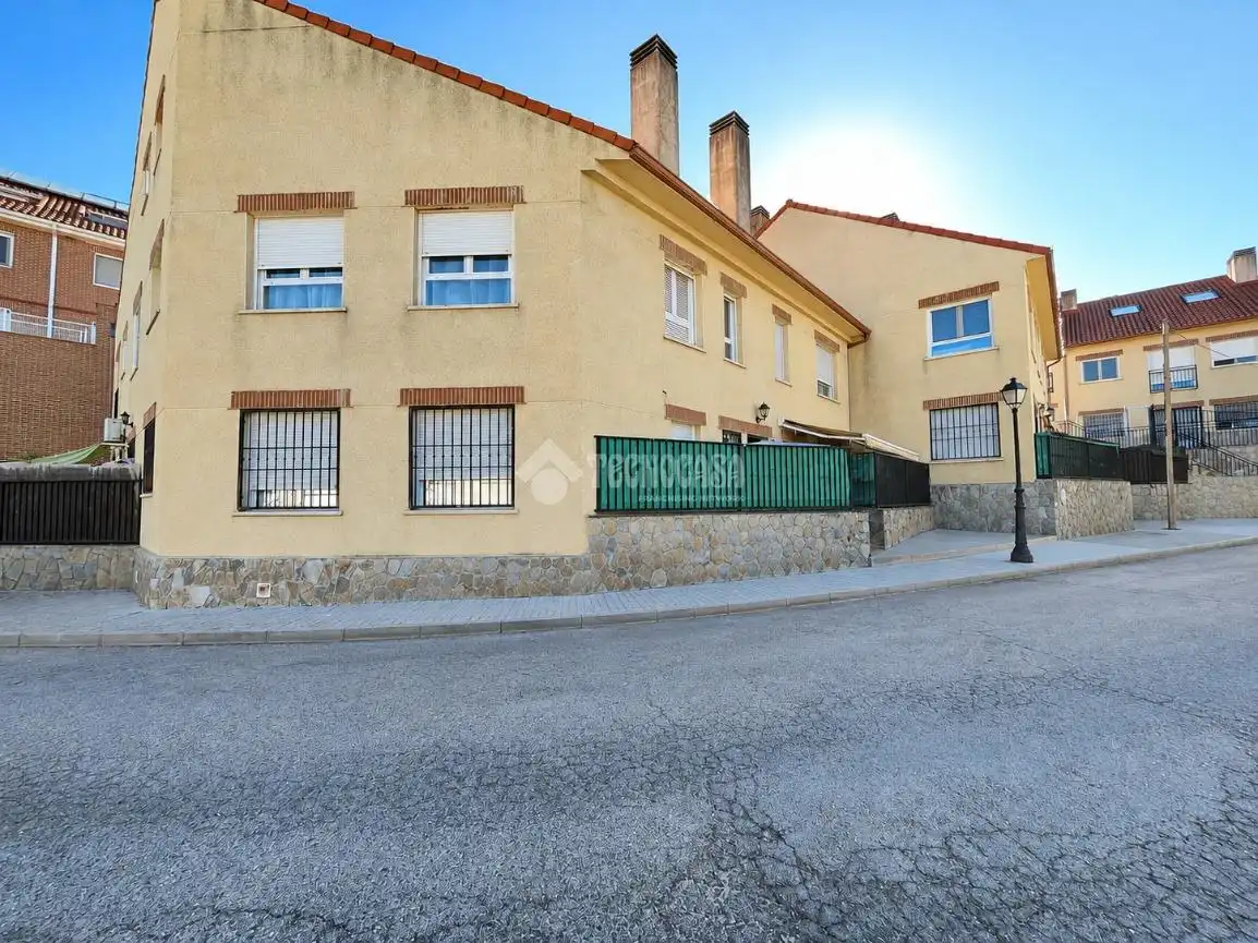 Vista exterior de Piso en venta en Pozuelo del Rey con Calefacción y Trastero