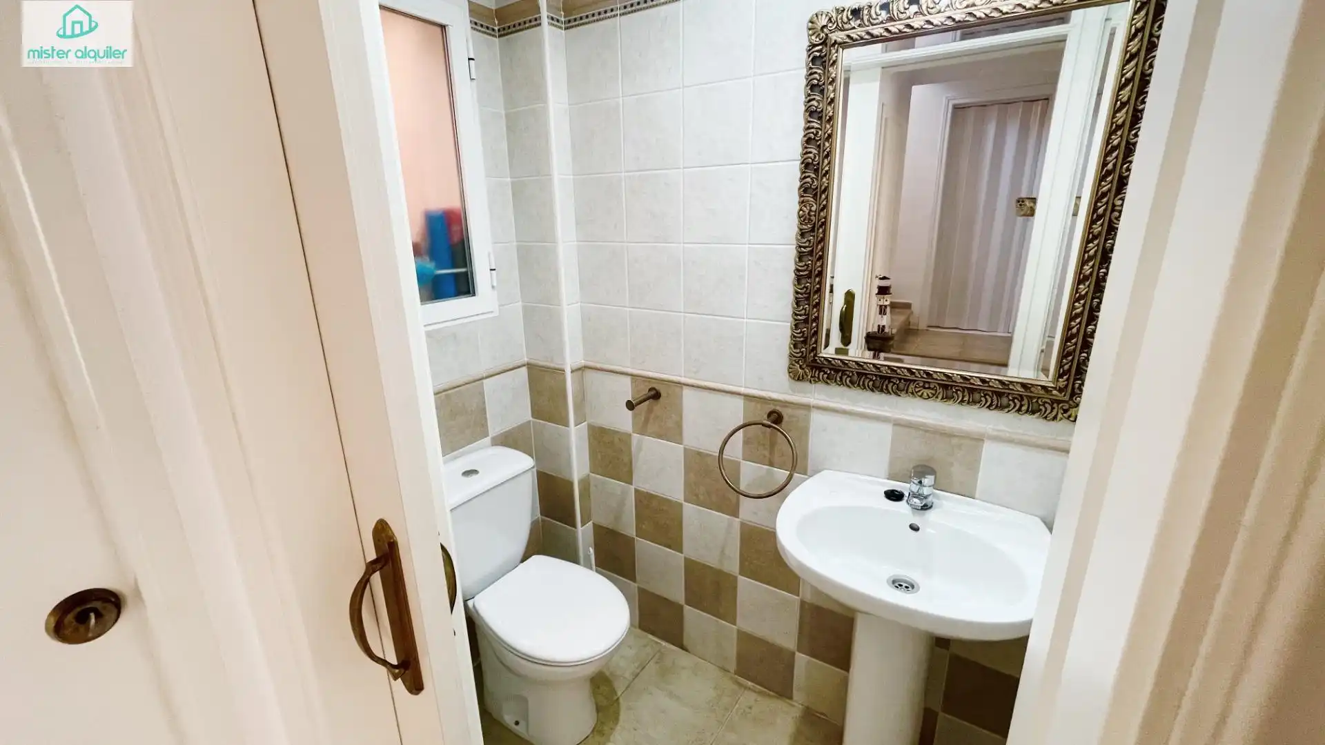 Bany de Casa o xalet de lloguer en El Campello amb Aire condicionat, Calefacció i Jardí privat