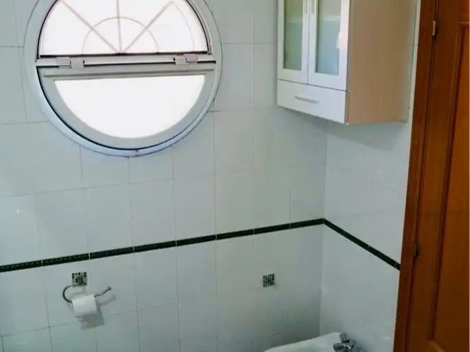 Bany de Casa o xalet de lloguer en Mairena del Aljarafe amb Aire condicionat, Jardí privat i Piscina
