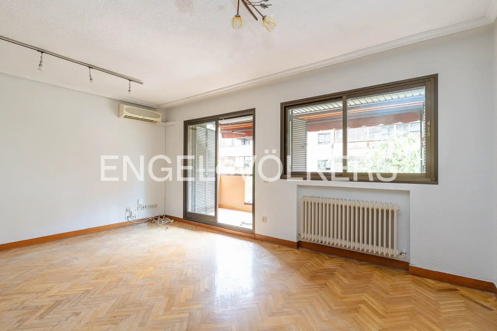 Wohnzimmer von Wohnung zum Verkauf in Pozuelo de Alarcón mit Klimaanlage, Heizung und Parkett