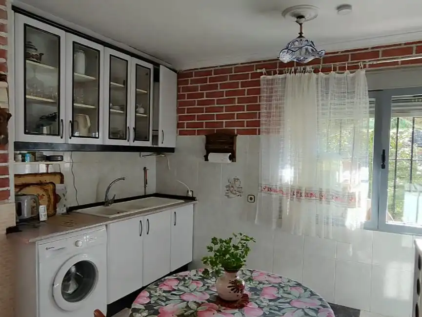Cuina de Casa o xalet en venda en Cazalegas amb Aire condicionat, Terrassa i Balcó