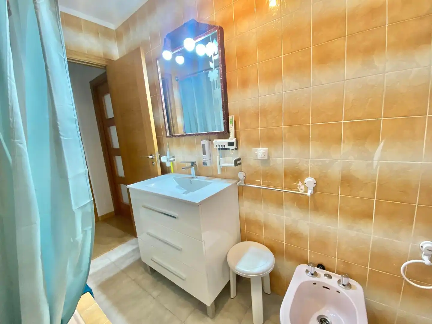 Bathroom of Flat for sale in Arteixo  with Heating, Parquet flooring and Storage room
