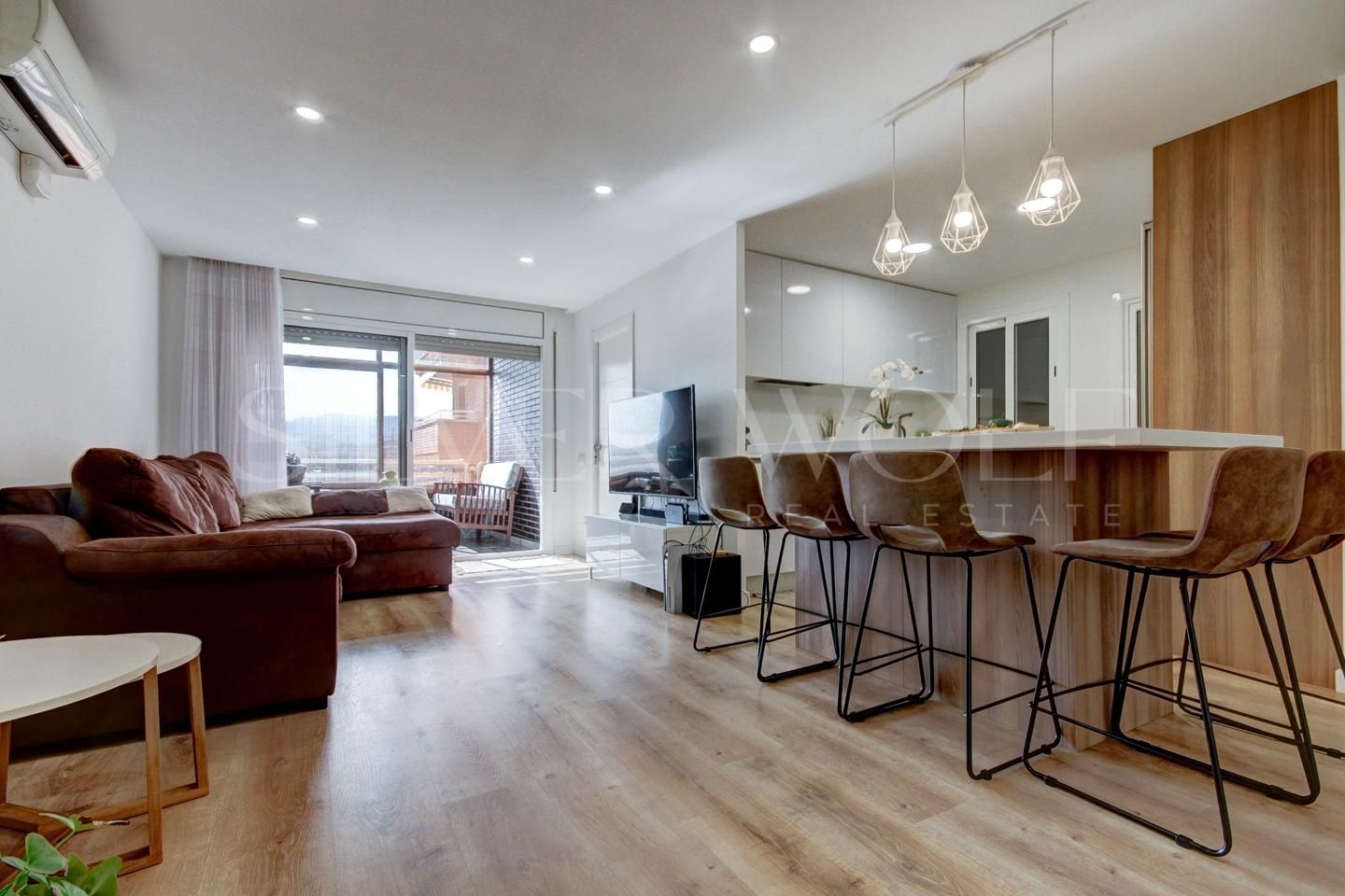 Sala d'estar de Pis en venda en Gavà amb Aire condicionat, Calefacció i Parquet