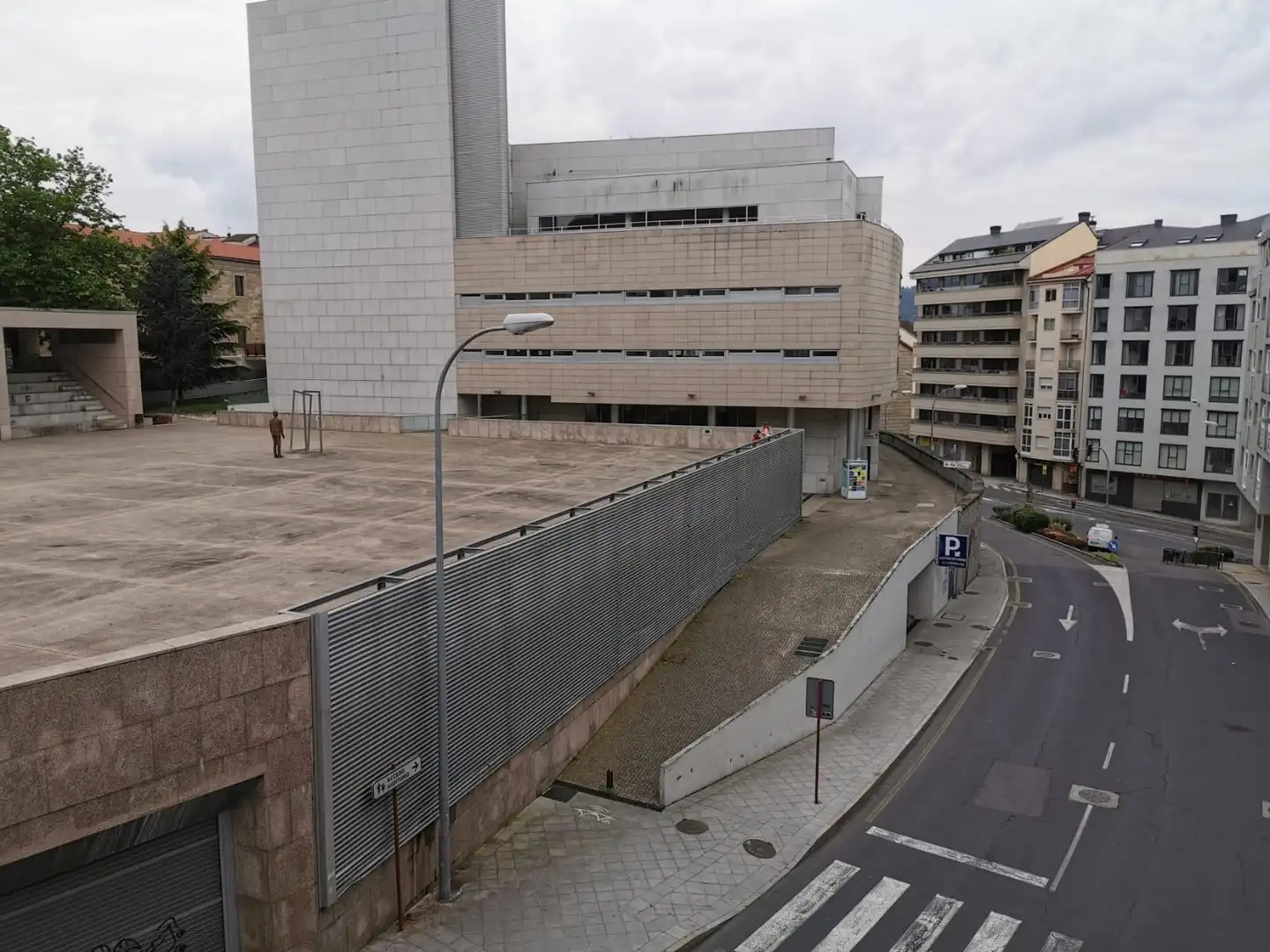 Vista exterior de Estudi en venda en Ourense Capital  amb Calefacció, Traster i Moblat