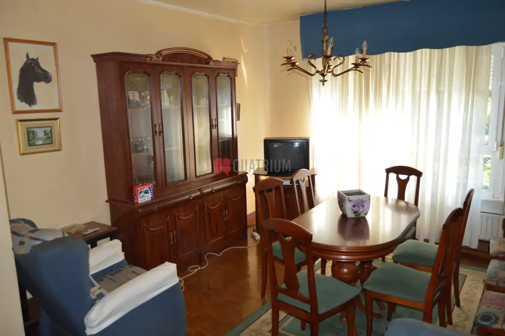 Sala de estar de Casa adosada en venta en Santiago de Compostela  con Calefacción y Jardín privado