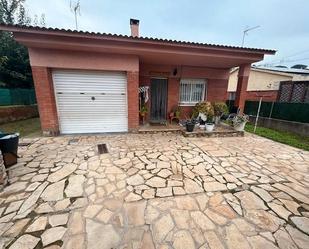 Vista exterior de Casa o xalet en venda en Santa Eulàlia de Ronçana amb Jardí privat