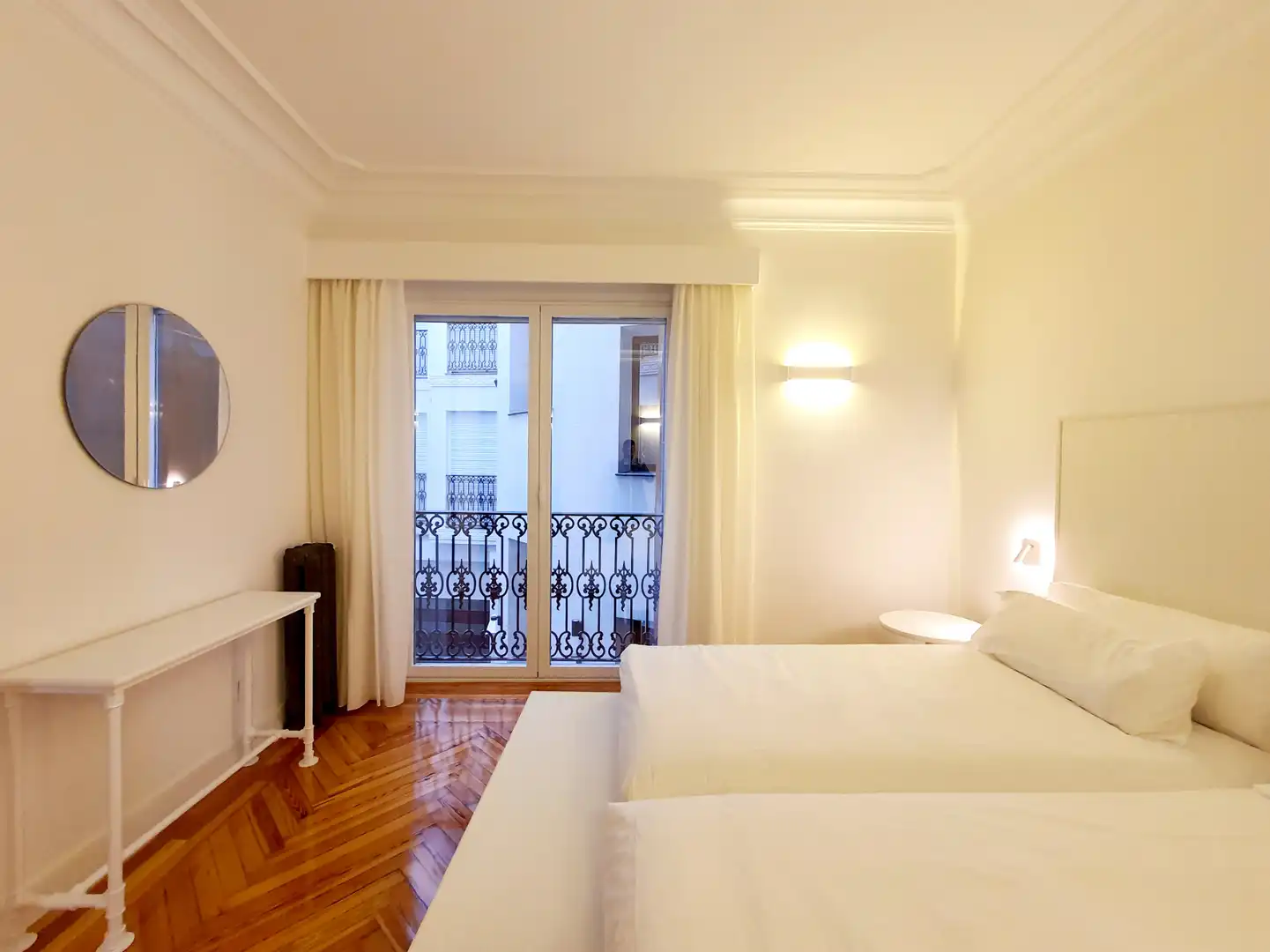 Schlafzimmer von Wohnungen zur Miete in Madrid mit Klimaanlage, Heizung und Möbliert