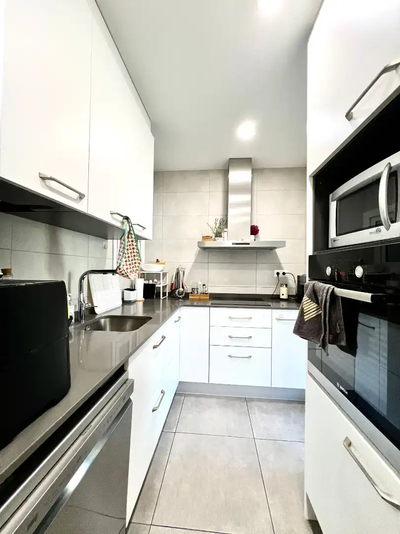Küche von Wohnung zum Verkauf in Barcelona mit Heizung, Parkett und Balkon