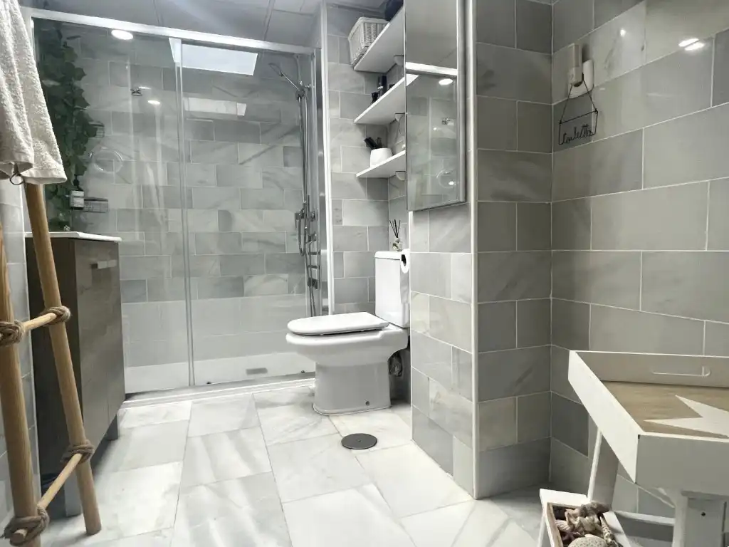 Bany de Apartament en venda en Garrucha amb Aire condicionat i Piscina comunitària