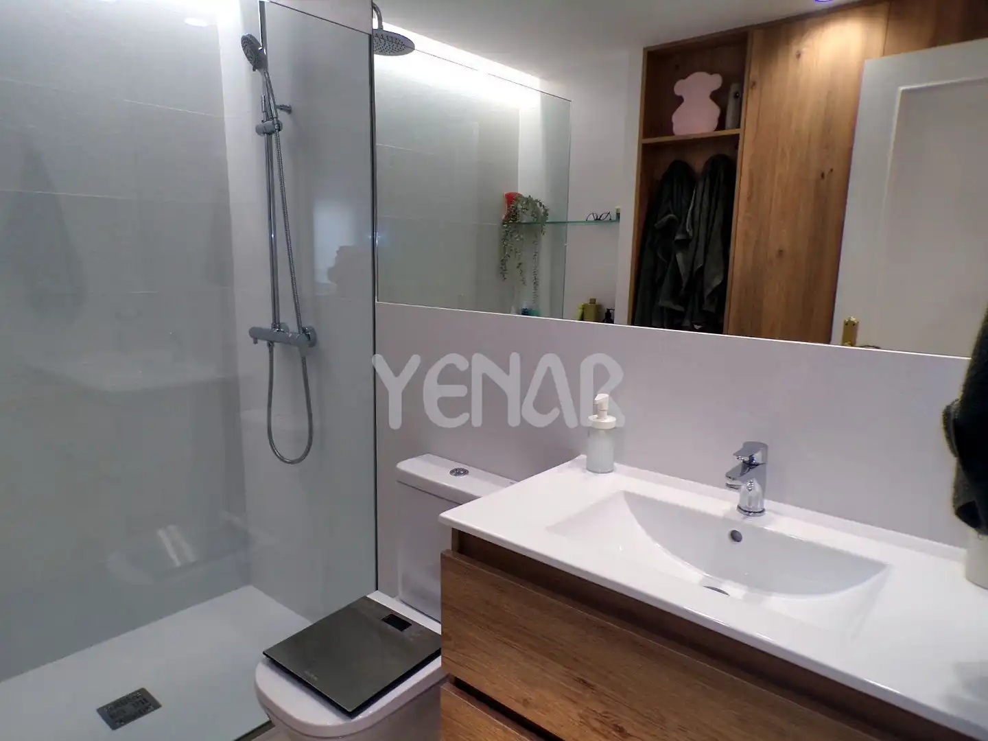 Bathroom of Flat for sale in Alcoy / Alcoi  with Air Conditioner, Heating and Storage room