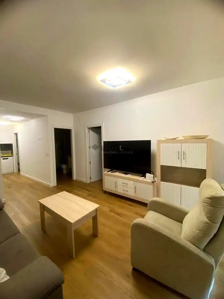 Sala de estar de Estudio en venta en Teruel con Calefacción, Trastero y Amueblado
