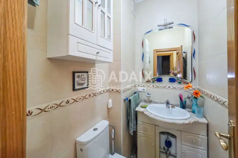 Bathroom of Flat for sale in Úbeda, Jaén