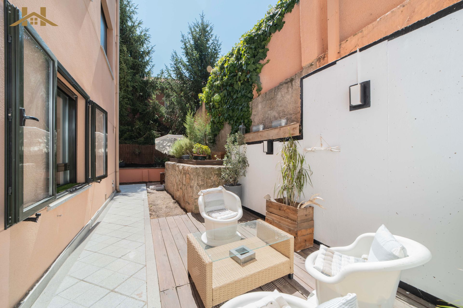 Terraza de Planta baja en venta en San Lorenzo de El Escorial con Calefacción, Jardín privado y Amueblado