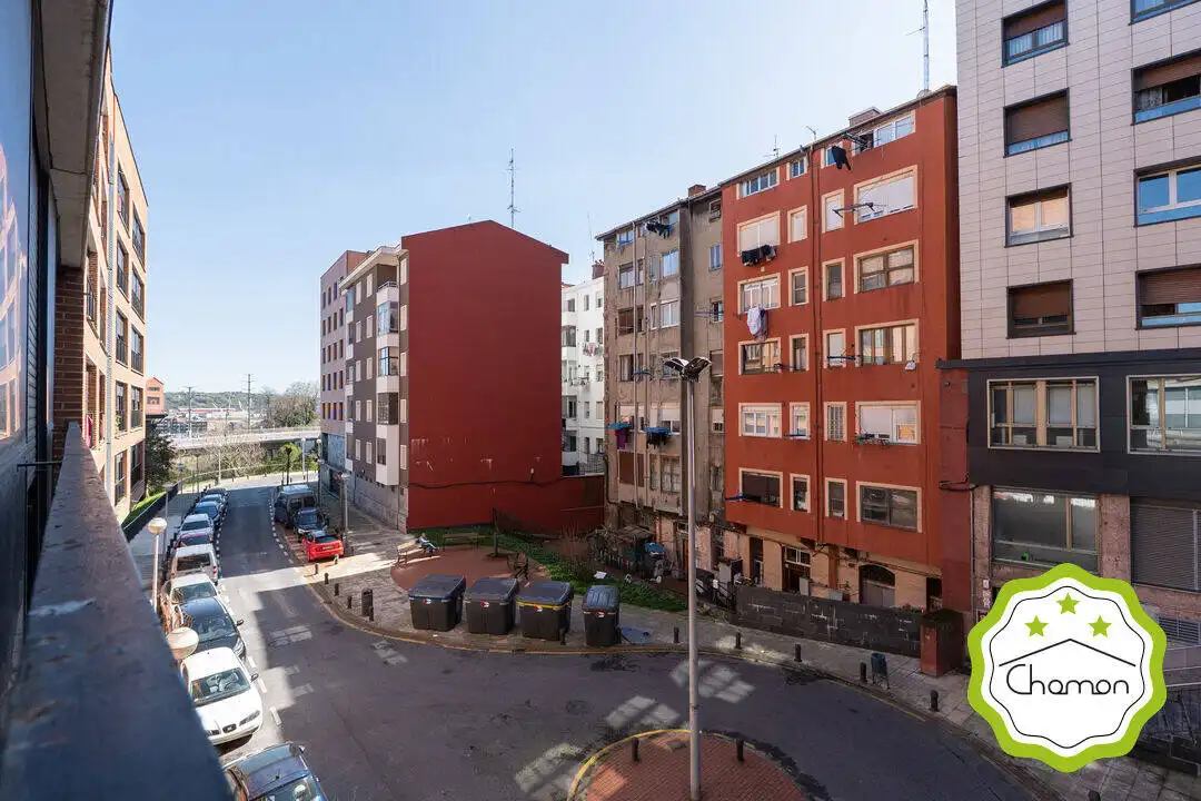 Vista exterior de Pis en venda en Sestao  amb Calefacció, Terrassa i Traster