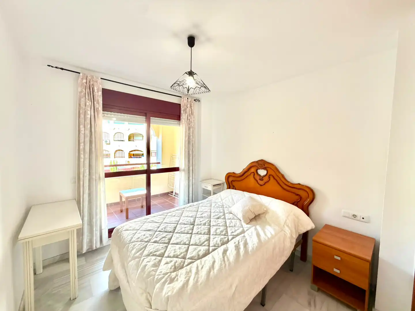 Habitación de Piso de alquiler en Benalmádena con Terraza y Amueblado