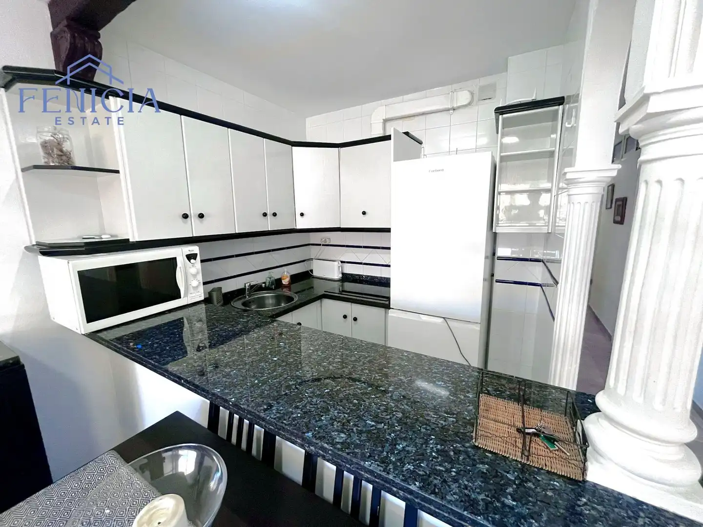 Cocina de Piso en venta en Almuñécar con Terraza, Trastero y Piscina comunitaria