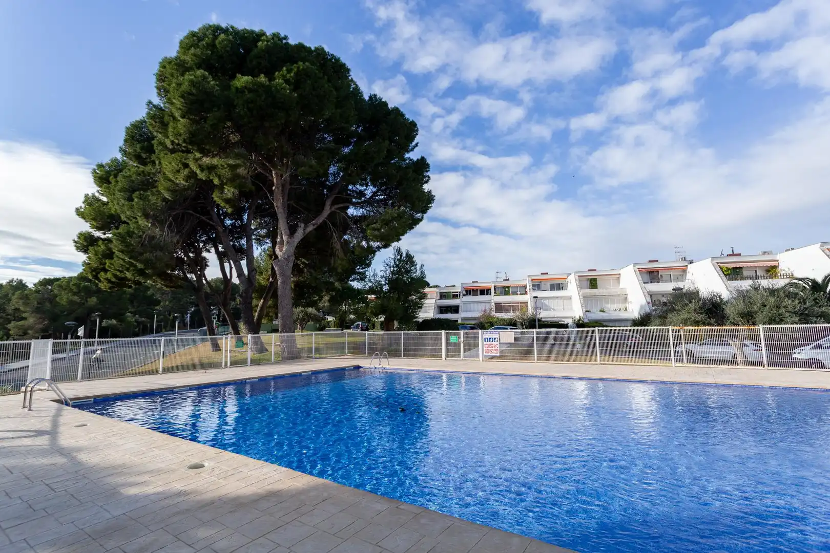 Piscina de Apartament en venda en Salou amb Aire condicionat, Jardí privat i Terrassa