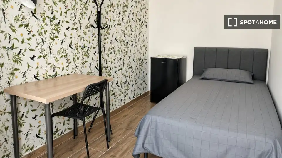 Bedroom of Flat for share in Alameda - Mentidero - Teatro Falla