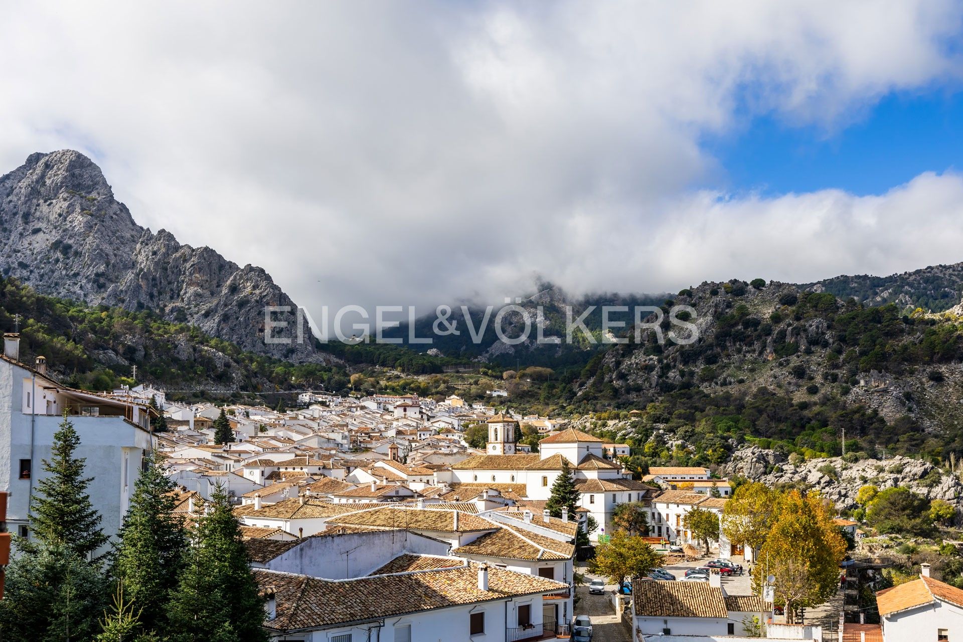 Exterior view of House or chalet for sale in Grazalema  with Heating and Balcony