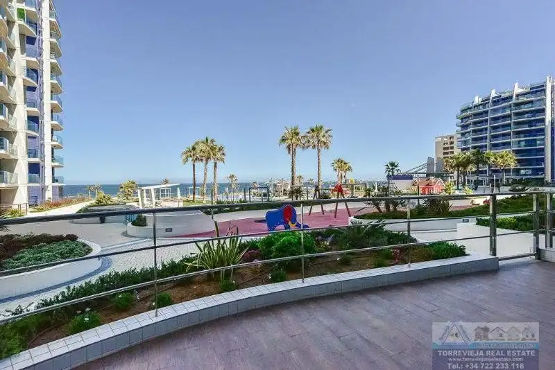 Terraza de Apartamento en venta en Torrevieja con Aire acondicionado, Terraza y Piscina