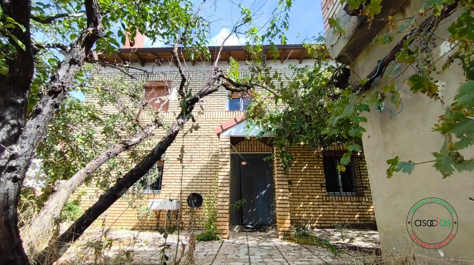 Vista exterior de Casa o chalet en venta en Villazanzo de Valderaduey con Jardín privado, Terraza y Amueblado