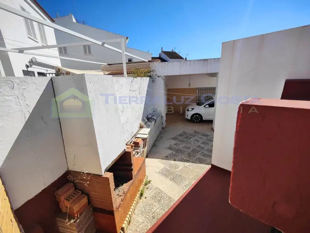 Vista exterior de Casa o xalet en venda en La Antilla amb Jardí privat, Terrassa i Traster