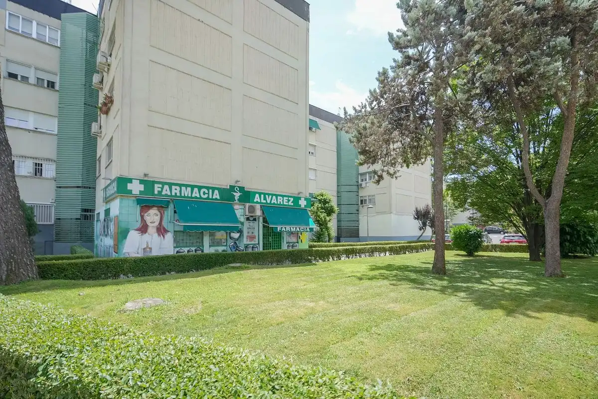 Vista exterior de Pis en venda en San Sebastián de los Reyes amb Aire condicionat, Calefacció i Moblat