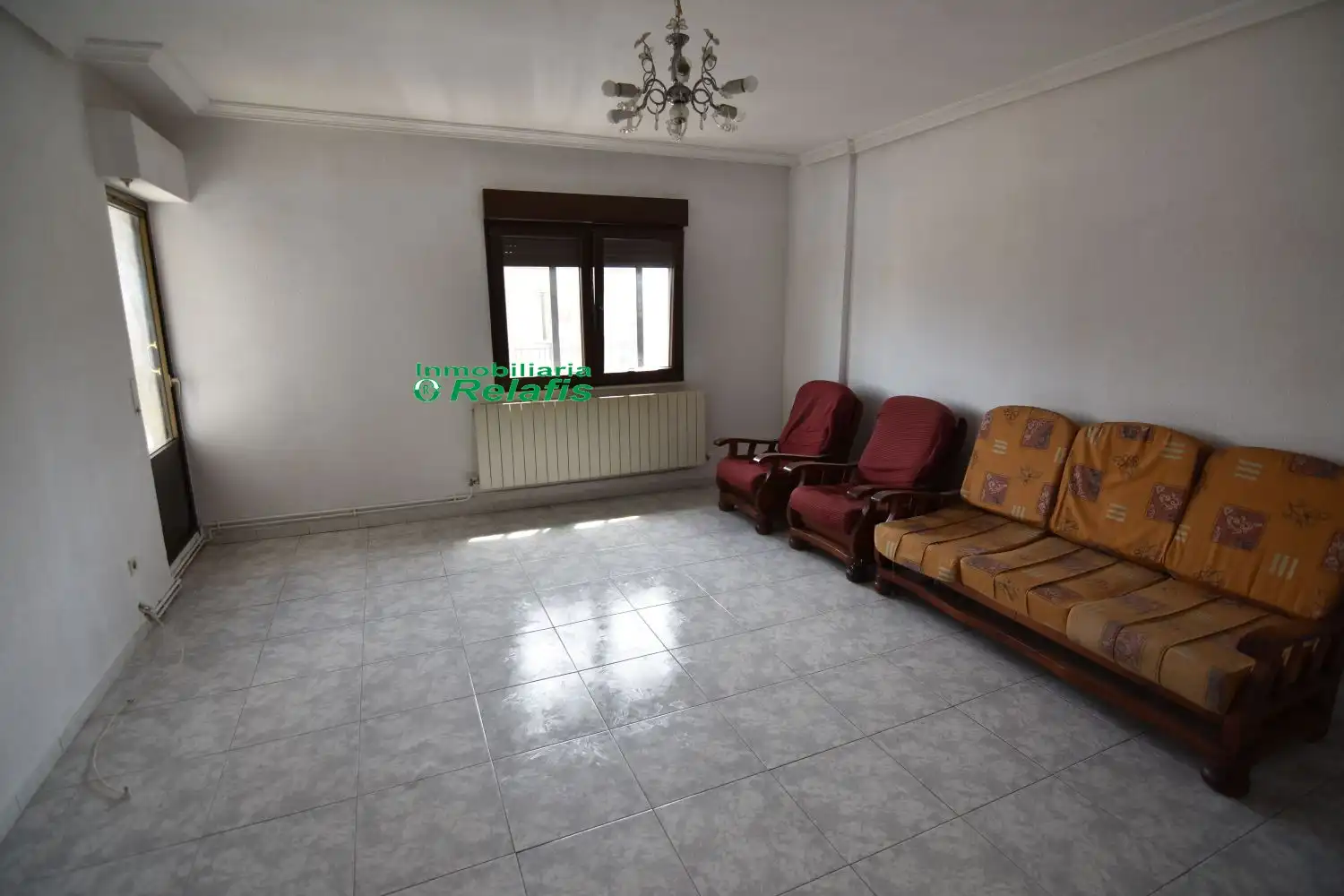 Sala d'estar de Pis en venda en Ciudad Rodrigo amb Calefacció, Traster i Balcó
