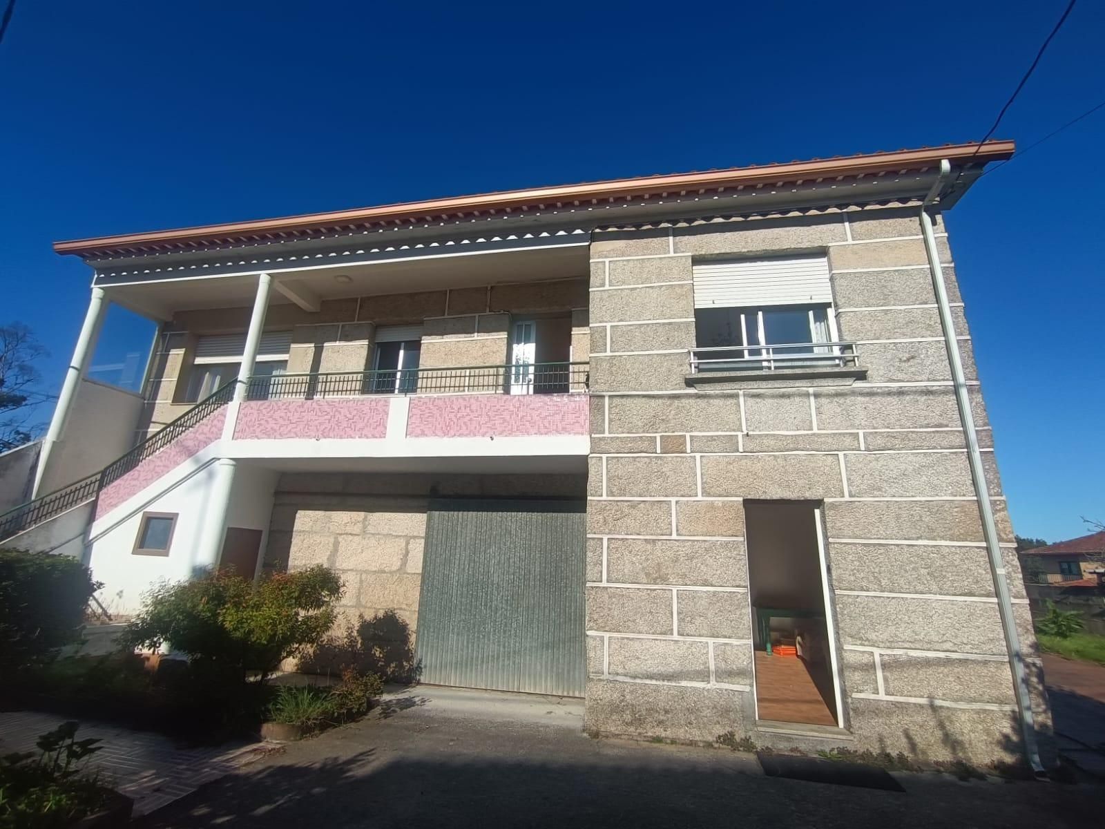 Vista exterior de Casa o xalet en venda en Pontevedra Capital  amb Calefacció, Jardí privat i Terrassa