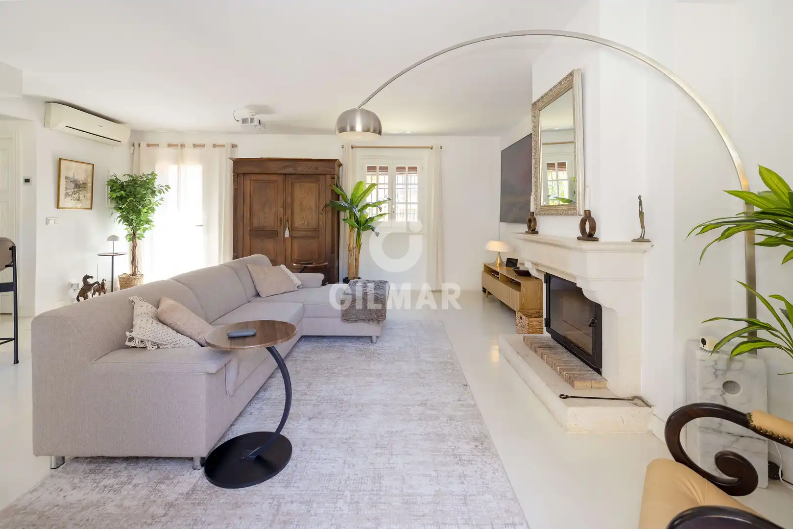Sala d'estar de Casa adosada en venda en Marbella amb Calefacció, Piscina i Moblat