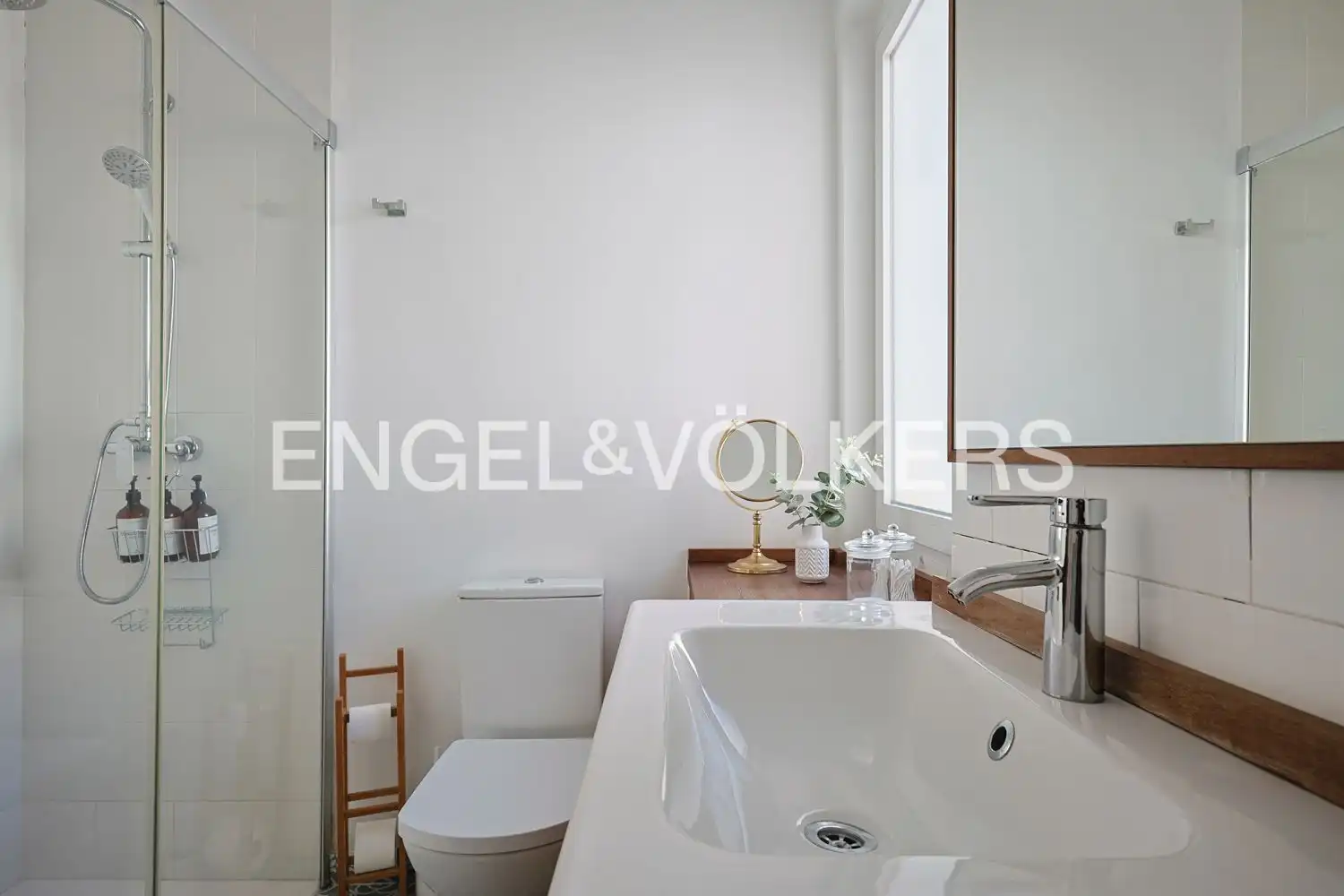 Bathroom of Flat for rent in Valencia  with Air Conditioner, Heating and Parquet flooring