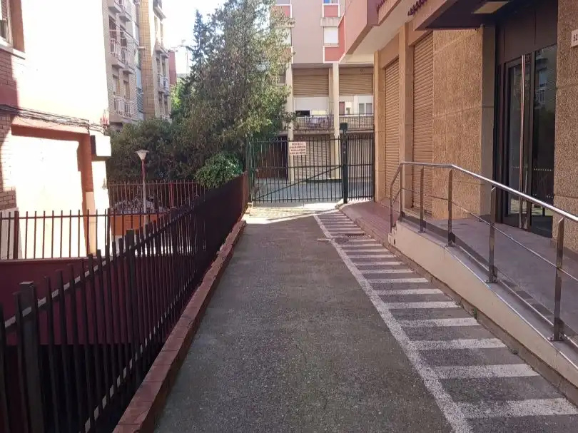 Aparcament de lloguer a Carrer de la Indústria 52