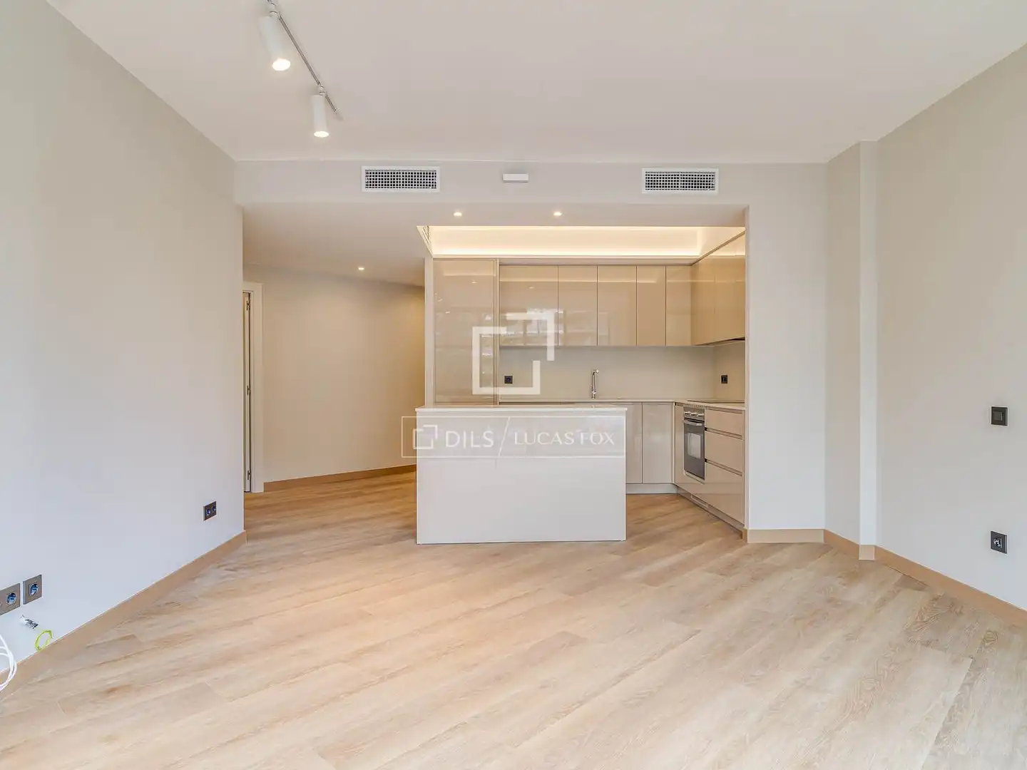 Kitchen of Flat for rent in Barcelona  with Air Conditioner and Parquet flooring