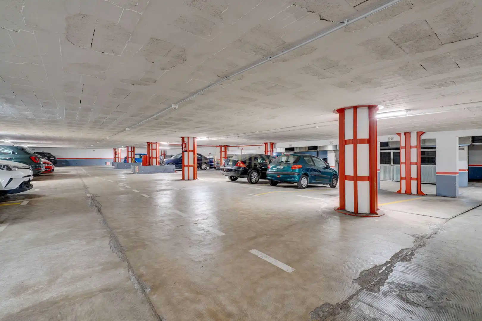 Aparcament de Apartament en venda en Irun  amb Traster i Balcó