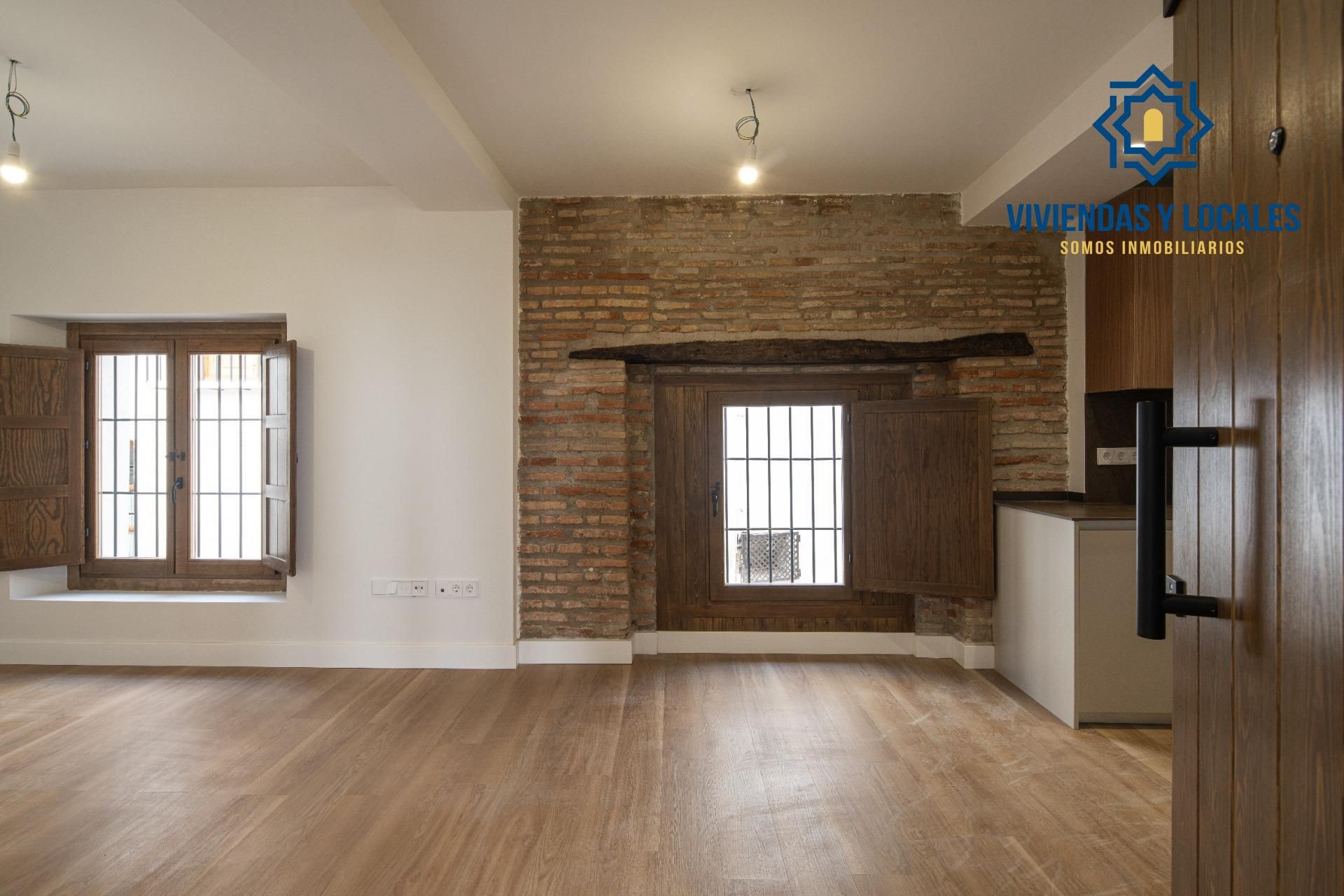 Flat for sale in  Granada Capital  with Air Conditioner