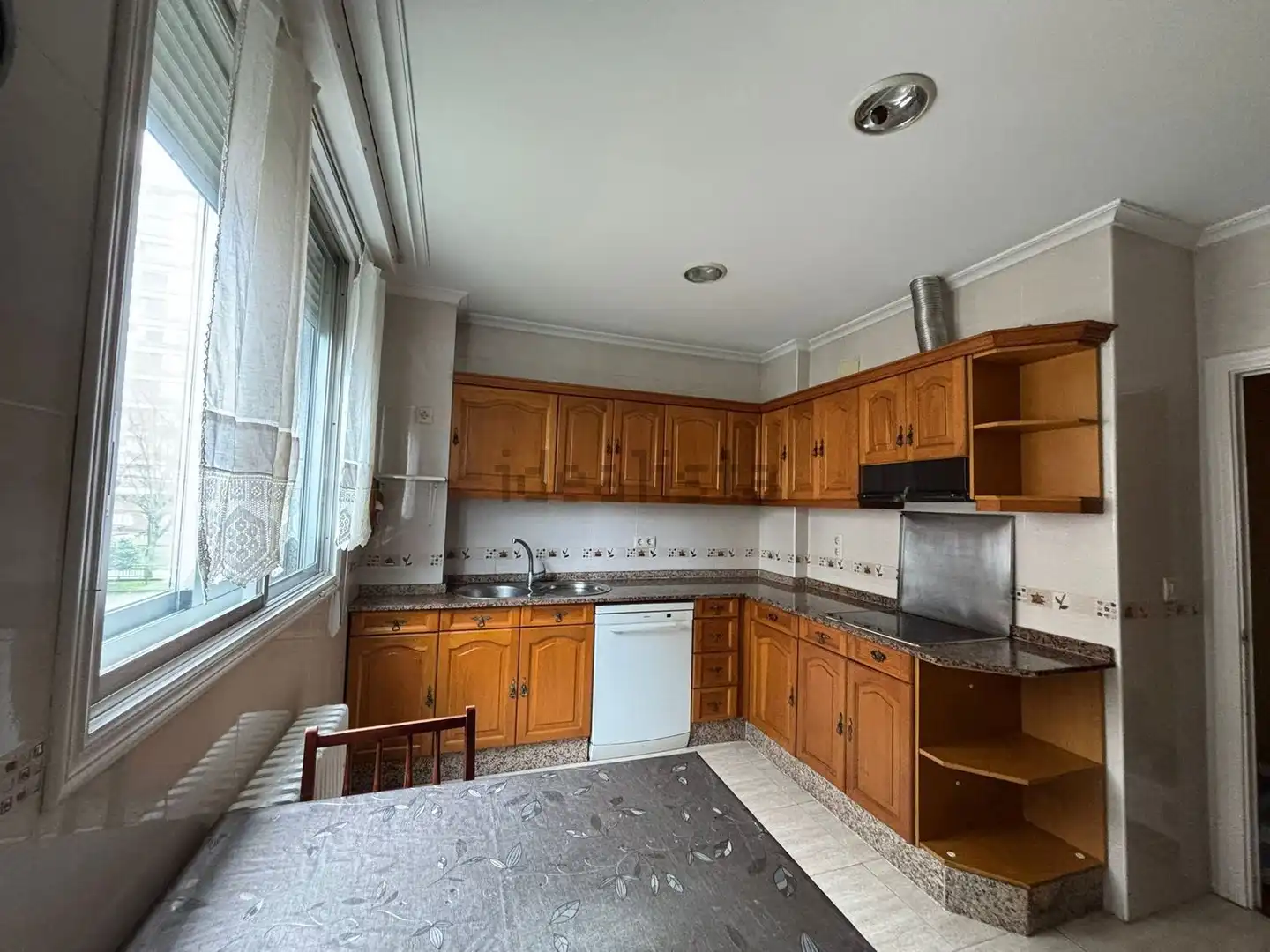 Cocina de Piso en venta en Ourense Capital  con Calefacción, Parquet y Trastero