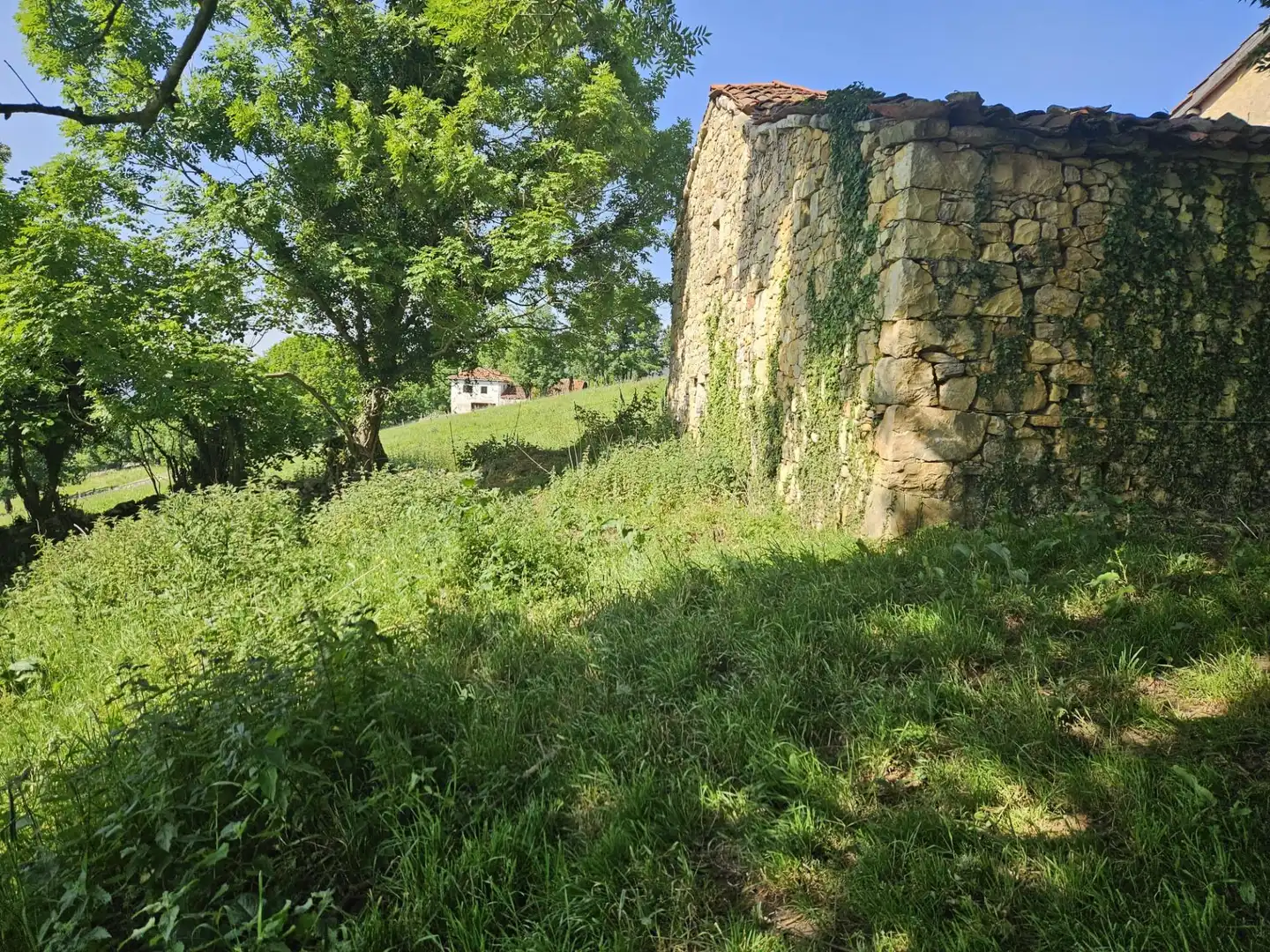 Country house zum Verkauf in Belmonte de Miranda mit Privatgarten und Abstellraum