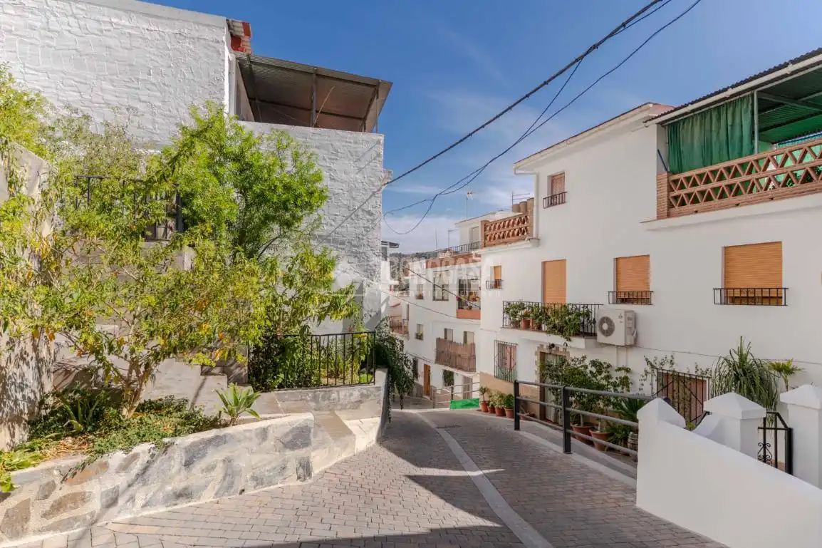Casa adosada en venta en Otívar