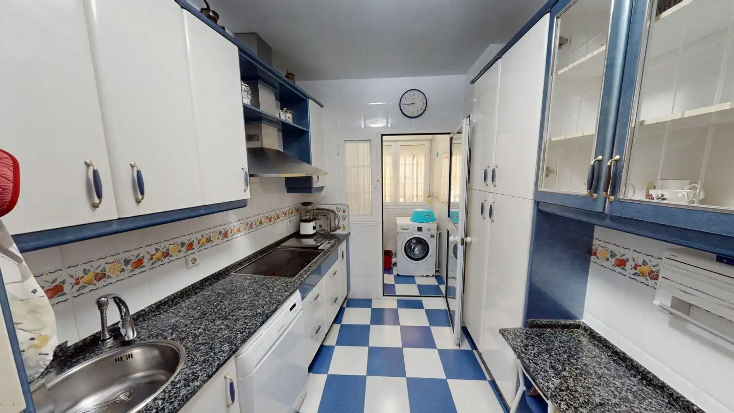 Kitchen of Flat for sale in Sevilla  with Air Conditioner, Heating and Balcony