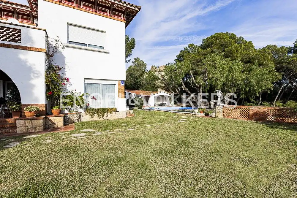 Vista exterior de Casa o chalet en venta en Urbanitzacions de Llevant