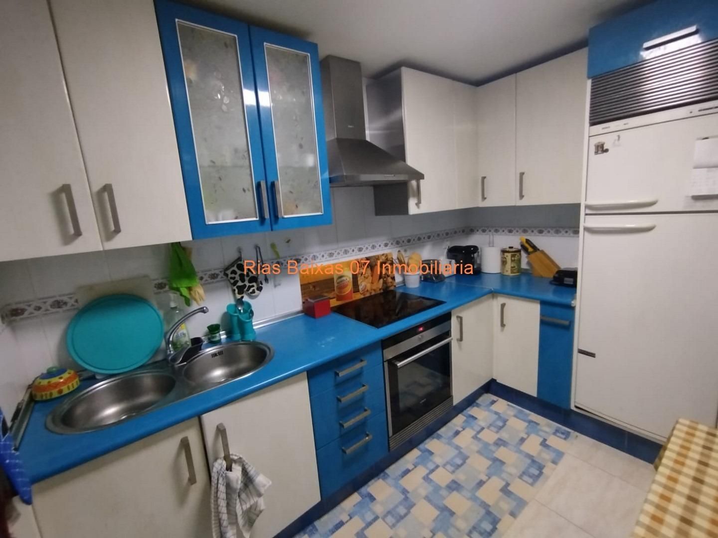 Cocina de Piso en venta en Cangas  con Calefacción y Trastero
