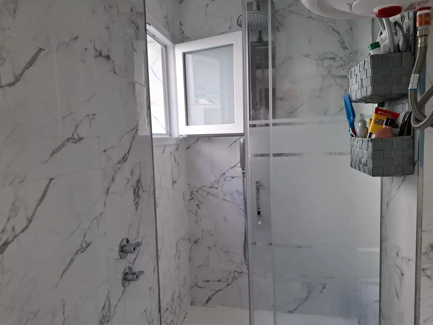 Baño de Piso en venta en Marbella con Aire acondicionado y Piscina comunitaria